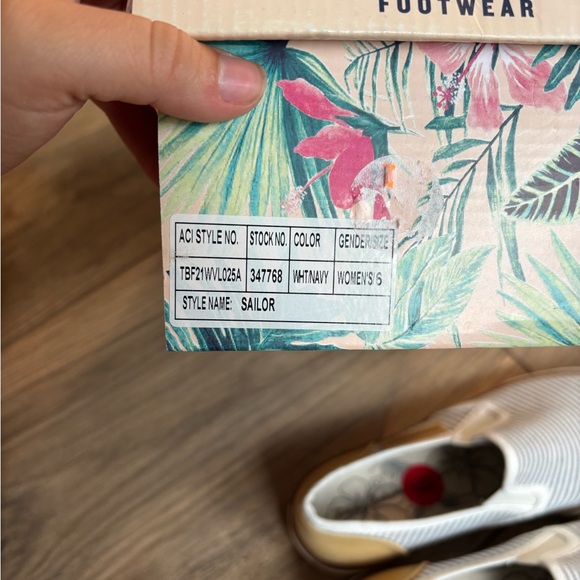 Tommy Bahama Women's Slip On Sneakers Gray Brown Size 6 Sailor Stripes - Picture 5 of 5